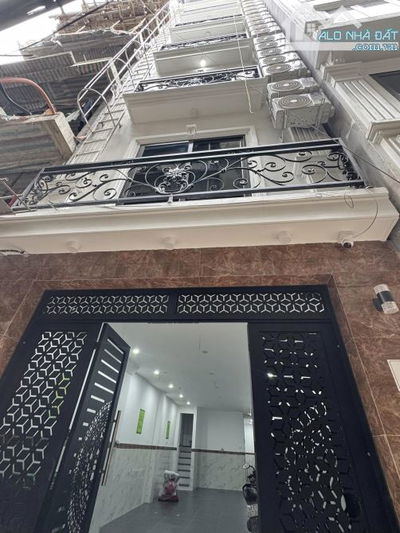 Tòa Căn Hộ 7 Tầng Đẹp Nhất Phố Nguyễn Khánh Toàn 80m2, 2 Thoáng Mặt Tiền 5m 23.8 tỷ