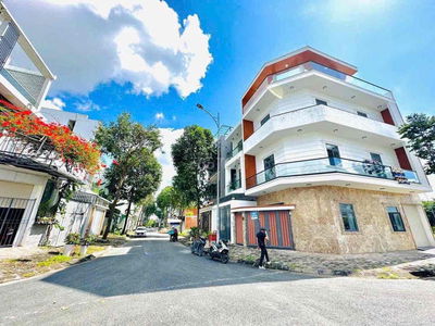 Nhà 1 trệt 2 lầu coa sân thượng đường số 10 KDC Nam Long CR CT