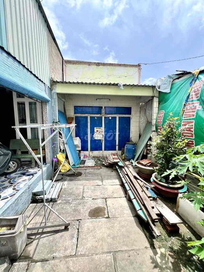 71/M - HẺM XE HƠI CÁCH VÀI BƯỚC CHÂN RA ĐƯỜNG LỚN