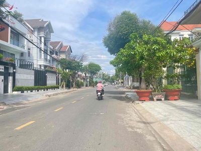 Biệt thự sân vườn khu tên lửa Mặt tiền đẹp gần Aeon DT: 30x25m 3 Tấm.