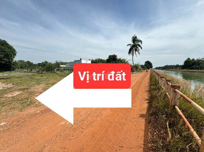 Đất mặt tiền kênh lớn full thổ cư