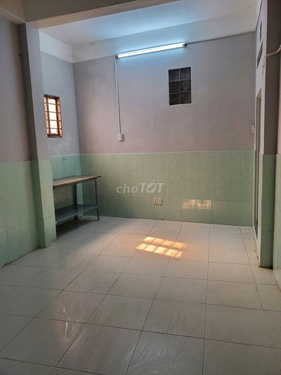 SÁT QUẬN 1 - Cho thuê phòng 25m2 có kệ bếp, ML -  322 Âu Dương Lân, Q8