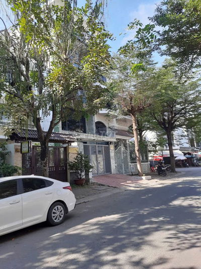 Bán nhà MT đường số, Phú Thuận, Q7, 137m2, 7,6m x 18m, 3 lầu, 20 tỷ!