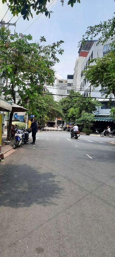 Bán nhà Mặt Tiền kế lotte DT:4x18 vị trí kinh doanh Quận 7 đường 14m