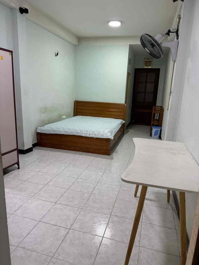 Nhà còn 1 phòng cho thuê ,giá rẻ , Phú Nhuận : 24m2