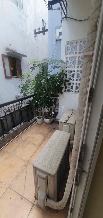 Cần cho thuê phòng 3mx4,5m, có ban công ở Q3 đừơng Nguyễn Đình Chiểu.