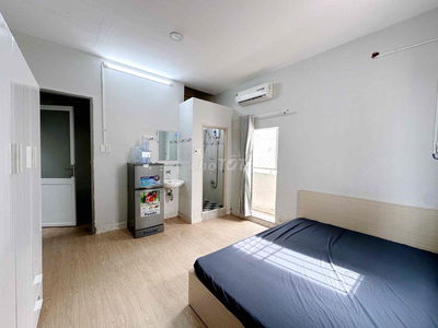 Căn Hộ Tách Bếp Bancol Cửa Sổ Full NT Rộng 30m2 Gần CV Lê Thị Riêng
