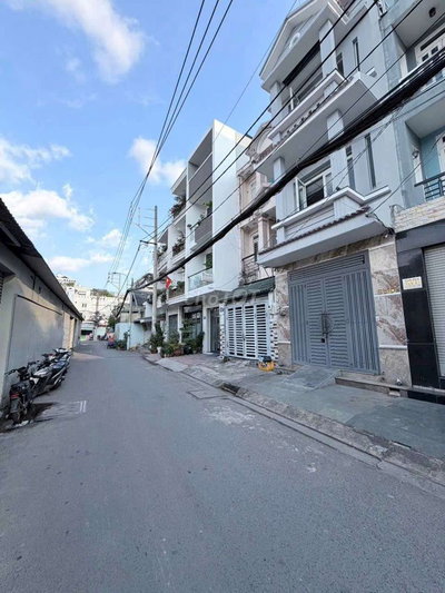 ban nhà