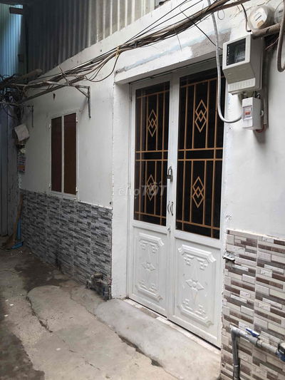 cho thuê nhà nguyên căn hẻm ba gác gần ngã tư Phạm Hùng