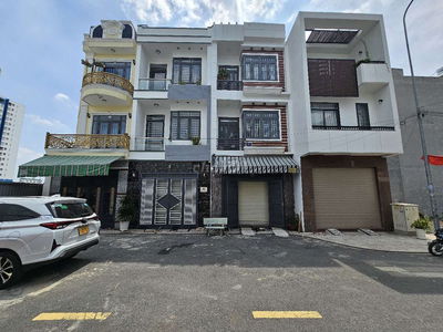 Nhà phố kdc Lê Phong 2 gần Vincom550 vào 500m Tp. Dĩ An