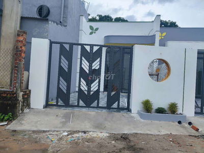Nhà trường tây. Gần bến xe huệ nghĩa. Chỉ 850 triệu. Vô ở ngay