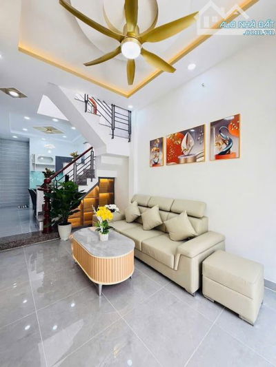 Bán nhà đang cho thuê 14tr/ tháng ngay Lê Quý Đôn, Q3. Giá: 2 tỷ 520tr, DT: 63,8m2, sriêng