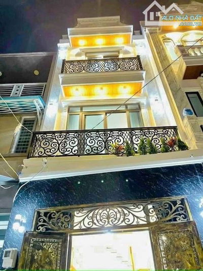 Bán nhà ngay Võ Văn Tần, Q3. Giá: 2 tỷ 390tr, sổ hồng riêng, kinh doanh sầm uất