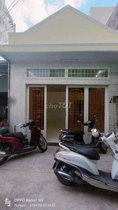 Nhà 1 trệt 1 lững 2PN hẻm gần đường Lê Văn Việt, gần chợ Lã Xuân Oai