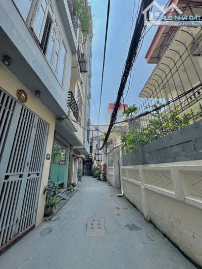 BÁN GẤP....! Lô Góc Ngõ Thông Kinh Doanh Phố Chùa Láng - 40m2 x 12.9 Tỷ