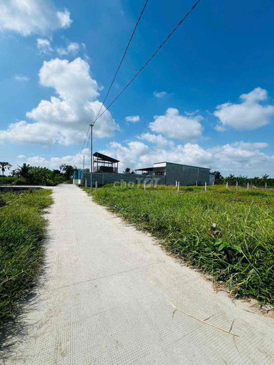 đất thổ 150m2 gần kcn gần qlo 1a cách sài gòn 25km giá 680tr ô tô