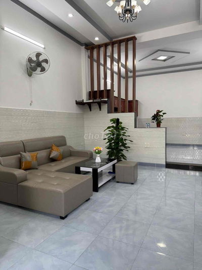 Nhà 100m2 sổ riêng, ngay chợ, có giếng khoan, có hồ cá tiểu cảnh