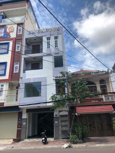 Nhà 4 tầng 12PN mặt tiền Nguyễn Thị Định