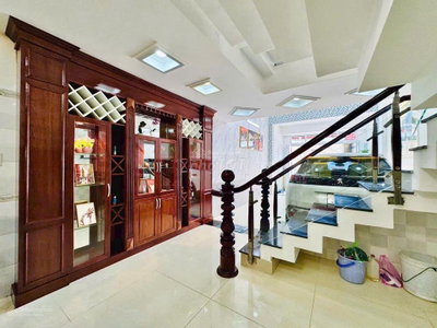 Bán nhà Hoàng Quốc việt, Cầu Giấy, Ô tô đỗ, sang trọng, 60m2, 23 tỷ
