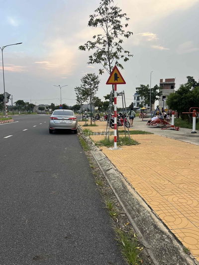 Bán đất ngay trung tâm Bến Cát. Diện tích 5x20m. Full thổ cư. 1ty050