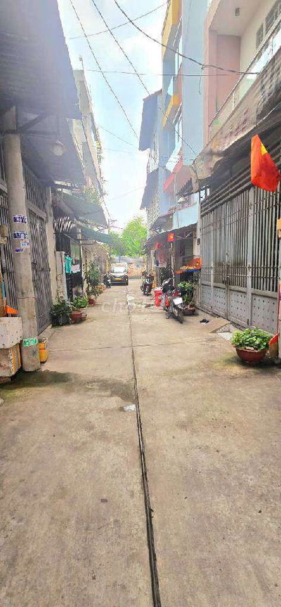 Bán nhà giá tốt- Bình Tân - hẻm ô tô - 35m² - 2 tầng - 3.6 tỷ