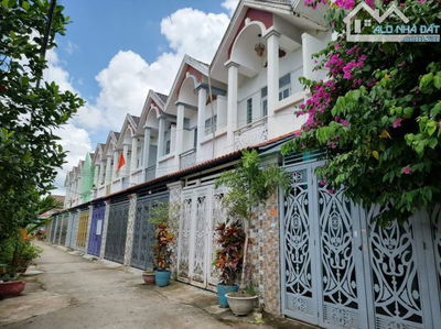 Nhà gần Chợ Hưng Long 2 tầng siêu đẹp giá chỉ 630 triệu