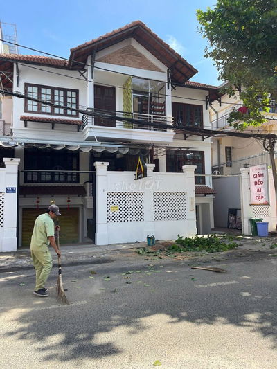 Cho thuê nhà nguyên căn 24/1A Hoàng Dư Khương. DT: 7 x 20m, 2 lầu. ST