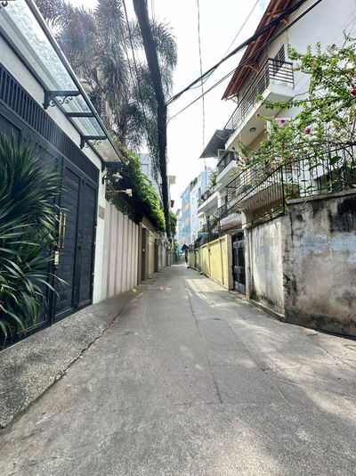 SIÊU PHẨM - NHÀ 3 TẦNG - OTO TỚI NHÀ - GẦN KHU ẨM THỰC PHAN XÍCH LONG