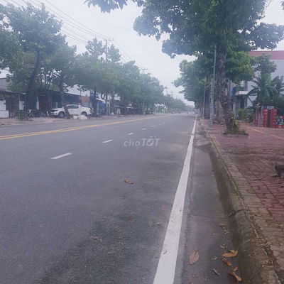 Bán đất mt đg Nguyễn Huệ trung tâm Phú Mỹ, dt:5x25 giá 5.5ty quá rẻ
