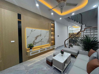 Tôn Thất Tùng, sát phố, ngõ ba gác thông, nhà mới, full đồ, 38m2*5T