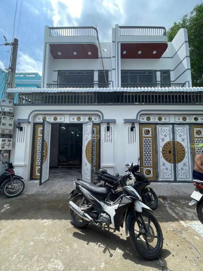 Nhà 1 tấm DTSD 180m2 giá 2ty399 xe hơi tới nhà, dân xung quanh nhìu