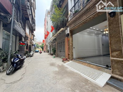 BÁN NHÀ  ĐƯỜNG HOÀNG QUỐC VIỆT CẦU GIẤY DT 55M 6 TẦNG THANG MÁY PHÂN LÔ Ô TÔ TRÁNH 26.5 TỶ