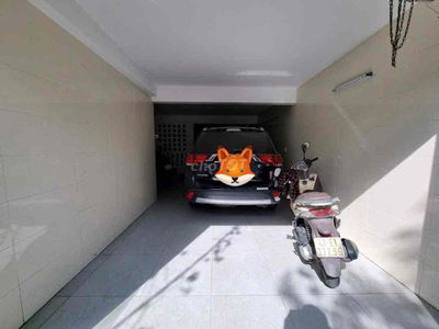 Cho thuê nhà 100m đất x 5 tầng 5p có thang máy MT Trần Hưng Đạo 40t/t