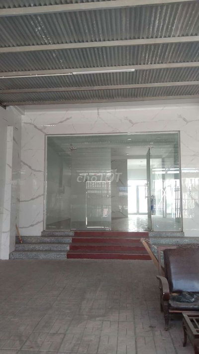 Nhà mới cho thuê có 2tầng lầu thang máy