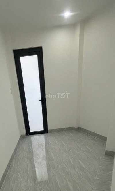 Nhà 3 tầng mới xây rất đẹp, 2.8m x 11m, 3PN,3WC,Mặt tiền Phan Văn Khoẻ