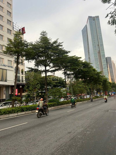 Cho thuê 02 Cửa Hàng, VP, Phố Quán Thánh và Đào Tấn gần TTTM LOTTE