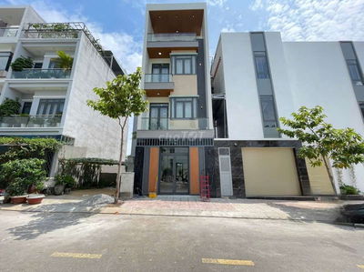 Nhà phố đẹp kdc Phú Hồng Thịnh gần BigC Go và làng đại học quốc gia