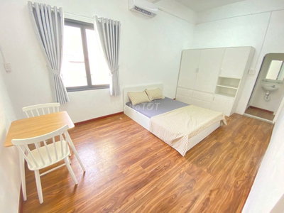 Cho thuê phòng CHDV tách bếp, cửa sổ ban công Phạm Văn Hai