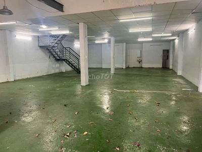 BÁN XƯỞNG 9x21m MT 1/ PHAN VĂN HỚN
Đường 8m thông gần trường chinh