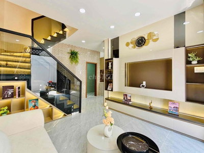 Ô TÔ ĐẬU CỬA - 45m2 - 3 TẦNG XÂY MỚI - TẶNG FULL NỘI THẤT - NHỈNH 5TỶ