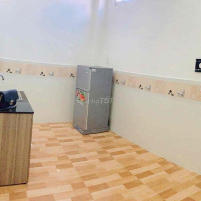 phòng đang trống có thể dọn vào liền . ngay khu ẩm thực PXL
