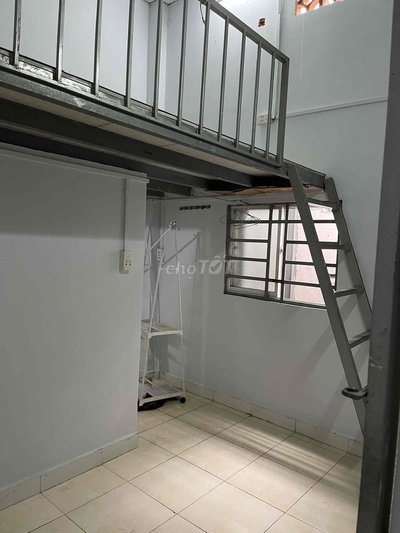 Phòng trọ WC riêng, máy lạnh, có gác, giờ tự do