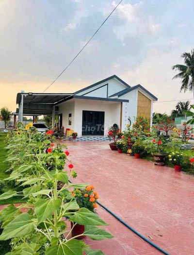 Bán nhà vườn 1000m2 nằm ngay trung tâm giá 750TR cả nhà cả đất