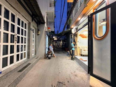 Nhỉnh 3 Tỷ HXH ngay Bình Thạnh gần Chợ Bà Chiểu full nội thất
