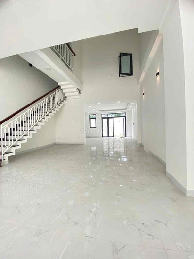CHO THUÊ NHÀ PHỐ 4 TẦNG 4 PHÒNG 6*20 KDC LIÊN PHƯỜNG SÀN TRỐNG SUỐT