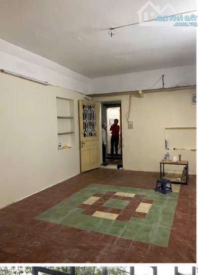 Cần cho thuê căn hộ tập thể bên trong khu chợ Nguyễn Công Trứ: Diện tích: 50m² giá 5,5tr