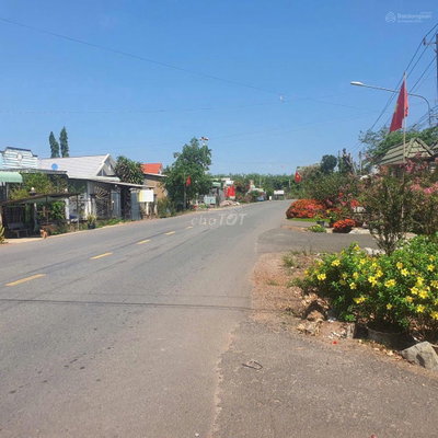 Bán đất ngay khu dân cư đông, diện tích 531m2 thổ cư sẵn 200m2, sổ sẳn