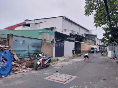 Chính chủ bán gấp đất 8,2*19,6m đường 6m thông gần Ngã 4 Song Hành