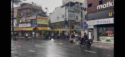 cho thuê mặt bằng góc ngay đèn xanh đèn đỏ