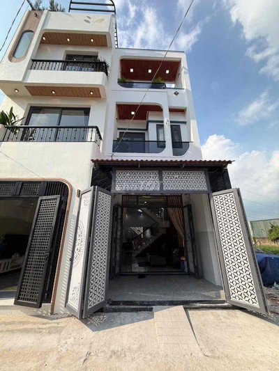 nhà mới xây chắc chắn vị trí đẹp.gần chợ.tặng full nội thất